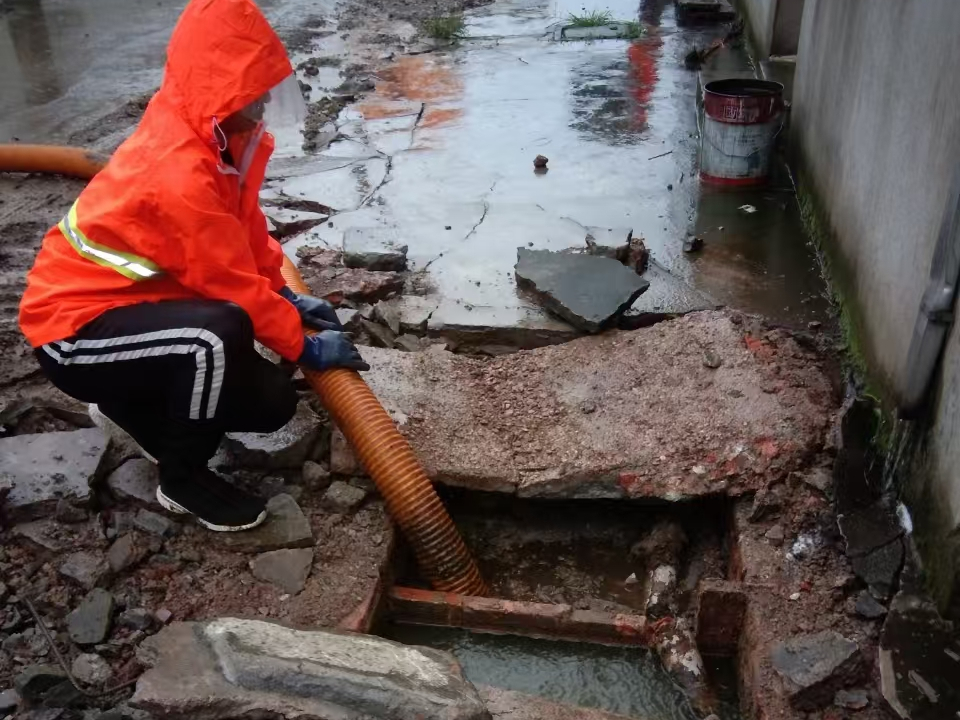 常州专业清理污水池 炜誉市政以规范流程守护城市 “肠道”