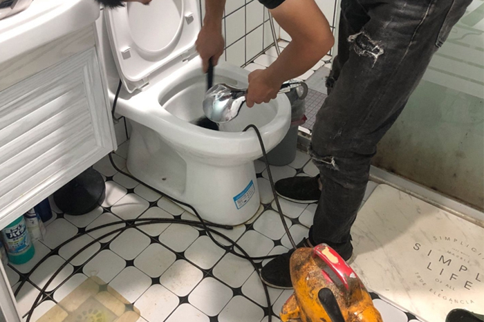 常州马桶堵塞自己疏通还是找师傅?专业上门服务让你省时更省心